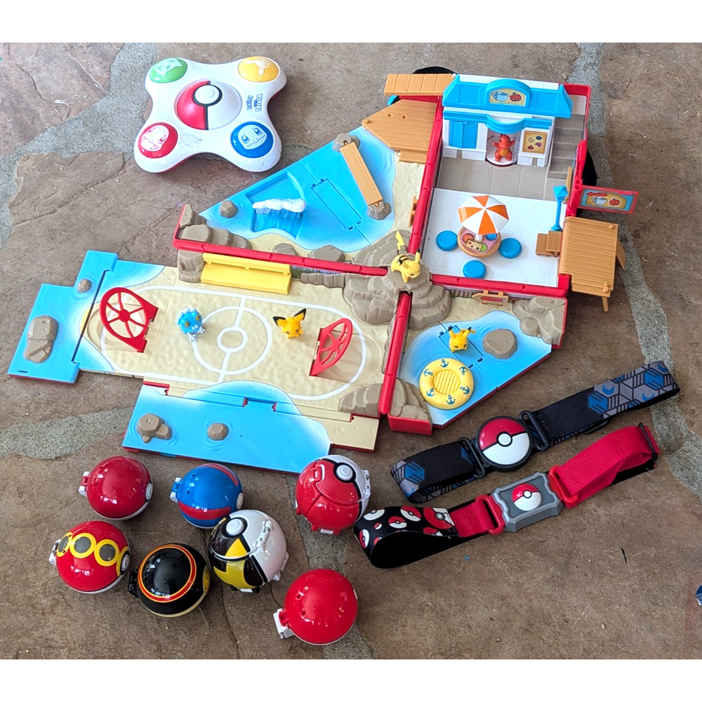 Pokémon Beach Battle Carry Case Lot Poké Balls, Trainer Belt & Electronic Game